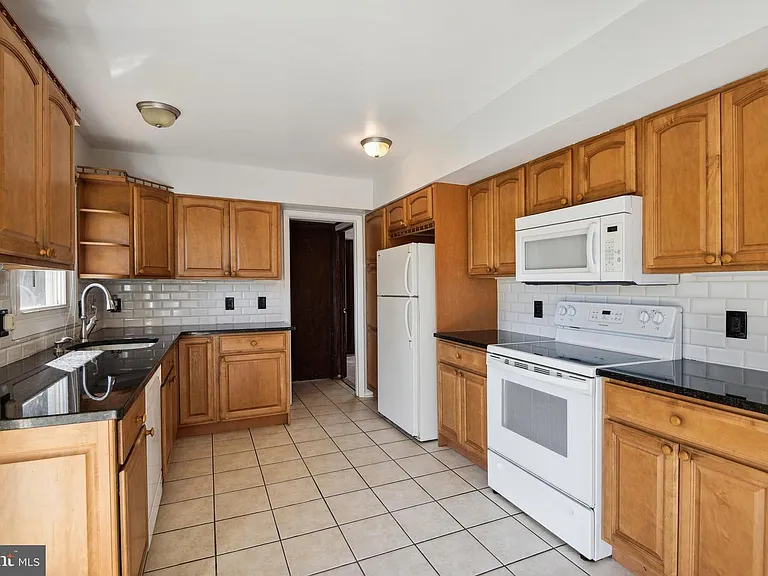 12319 Manvel Ln — Photo 8