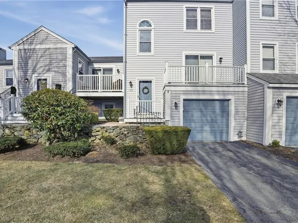 1 Willow Glen Cir APT 106, Warwick, RI 02889