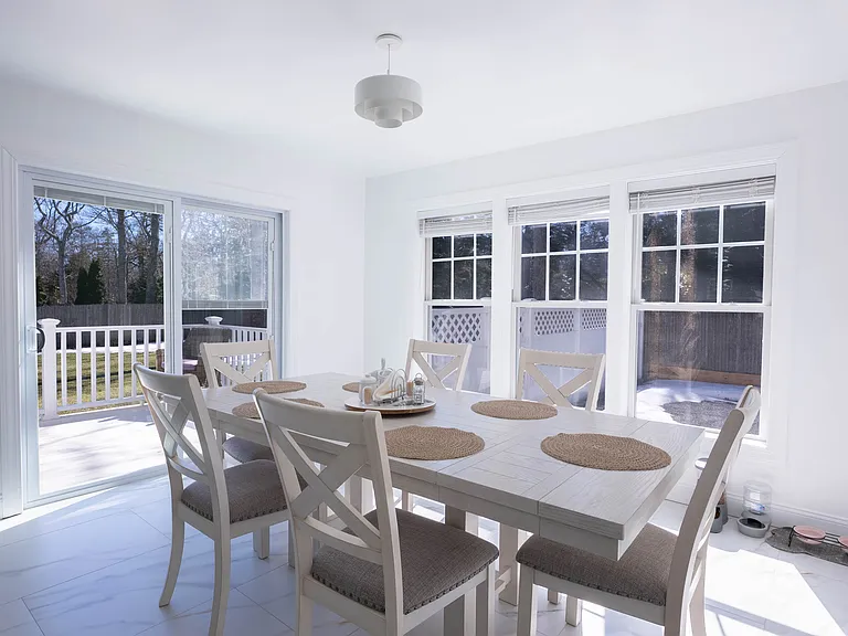 16 Hollyoak Ave — Photo 11