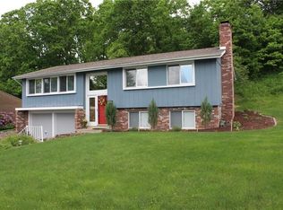 1652 Harvest Hill Dr, Pittsburgh, PA 15239