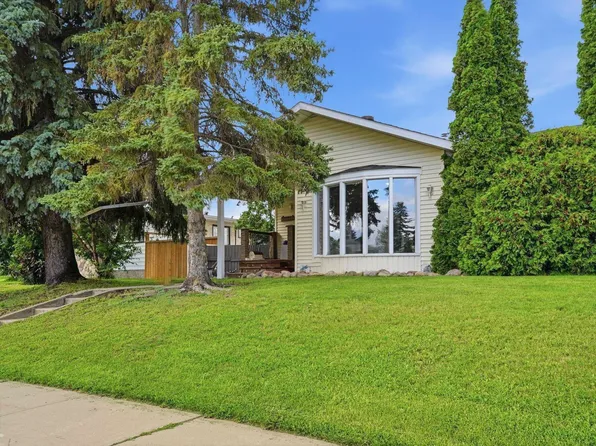 10528 45th St NW, Edmonton, AB T6A 1X5