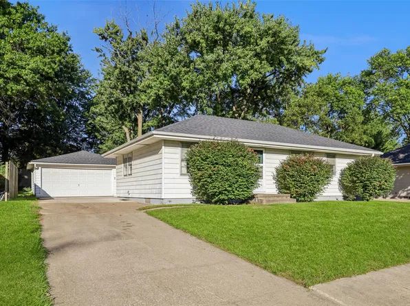 405 N 10th St, Indianola, IA 50125