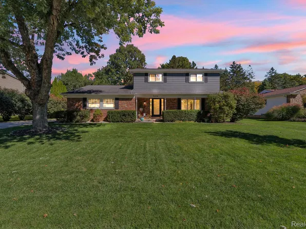 31234 Carriage Hill Rd, Farmington Hills, MI 48331