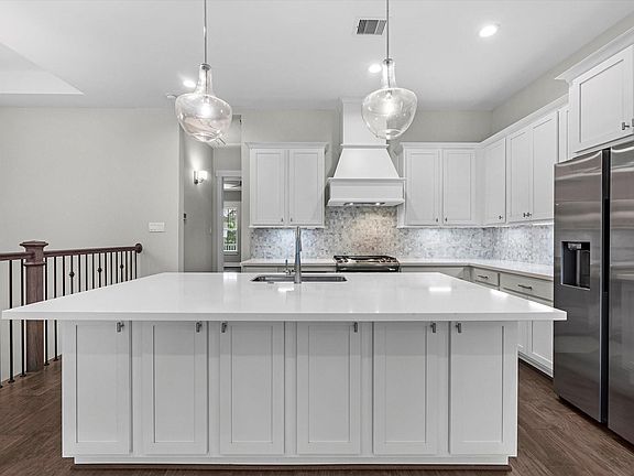 5th image of 86 Dobbs View Ln