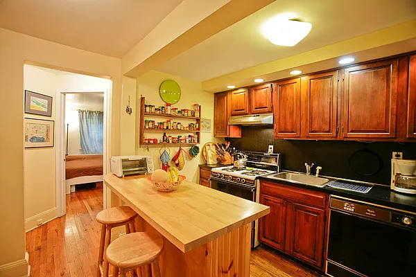 Sold by Garfield Realty  | media 28