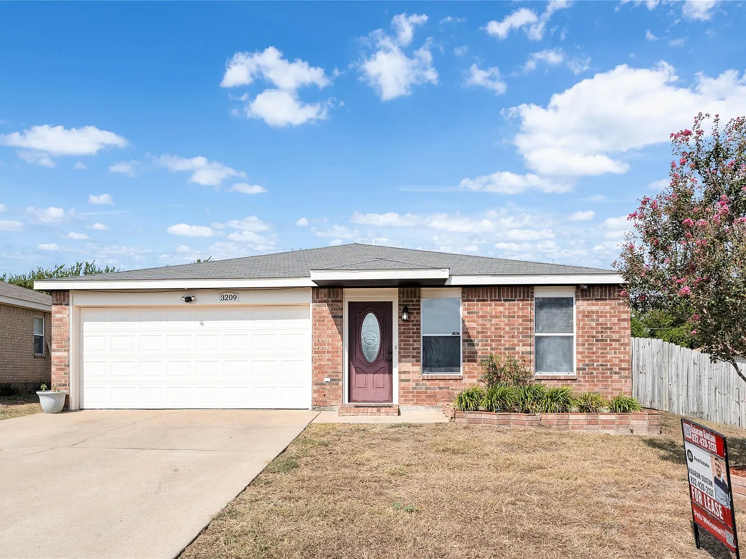 3 bed, 2.0 bath, 1517 sqft, $1,700 — Photo 1
