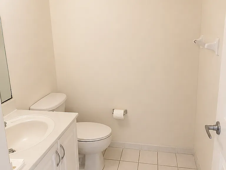 215 SW 42nd Ave #1005 — Photo 12