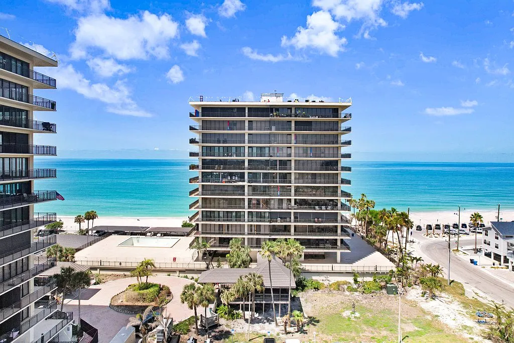 Building Photo - 7650 Bayshore Dr #305