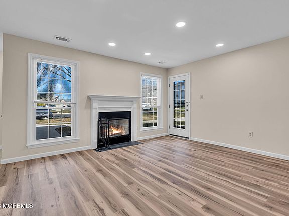 3rd image of 435 Hancock Pl