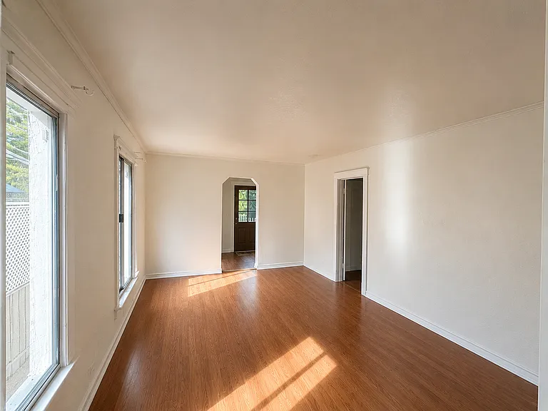 1449 Angelus Ave — Photo 3
