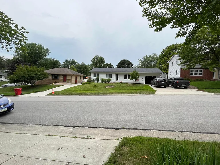 1408 Linden Dr — Photo 3