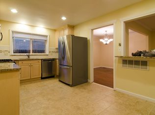 1563 Woodgate Dr, Troy, MI