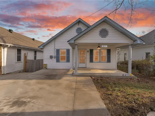 511 E Spring St, Rogers, AR 72756