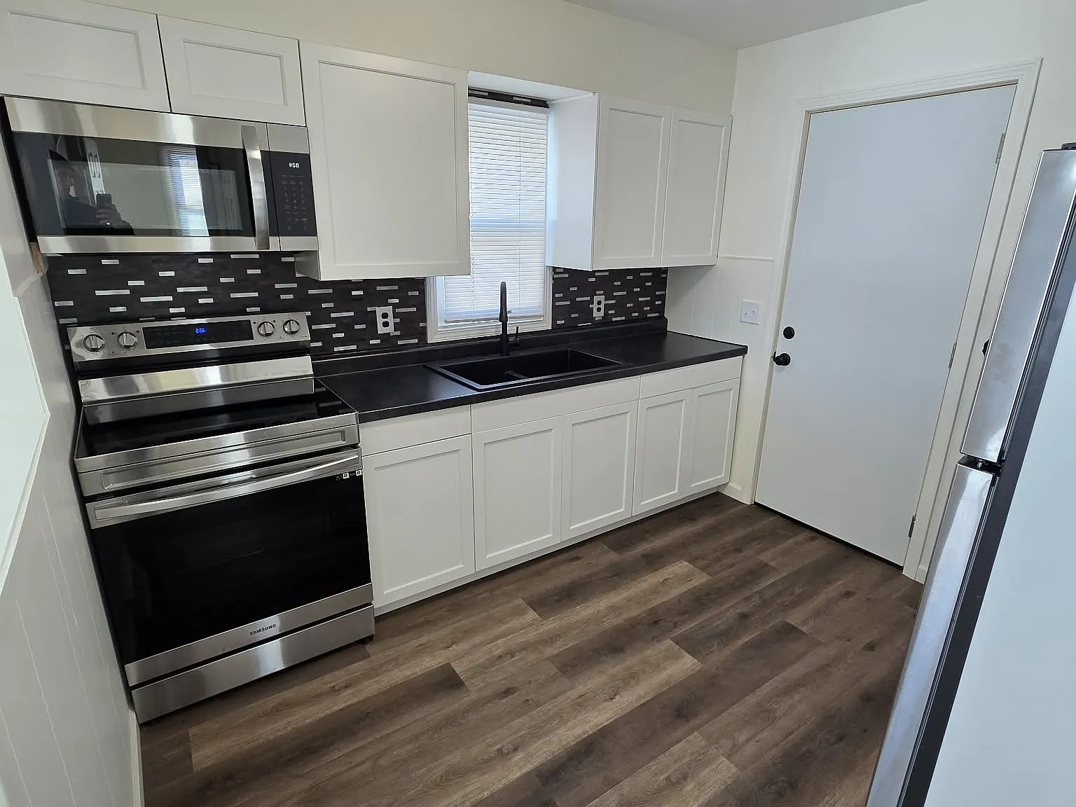 2 bed, 700 sqft, $1,195 — Photo 1