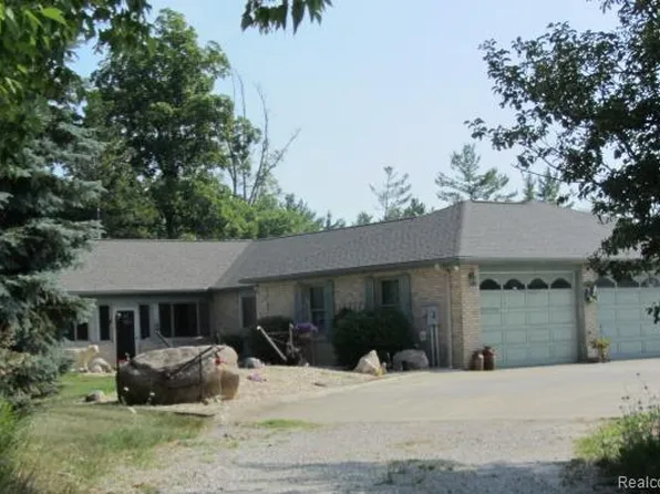 5495 Walker Rd, Goodrich, MI 48438