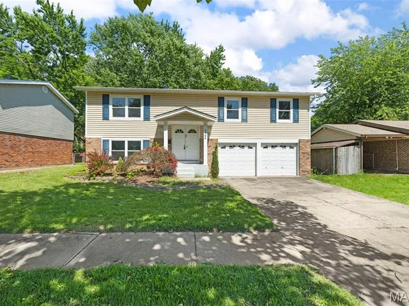 1844 Night Dr, Florissant, MO 63031