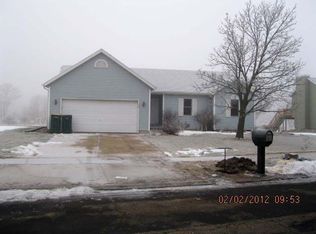 905 Sunset Dr, Cottage Grove, WI 53527