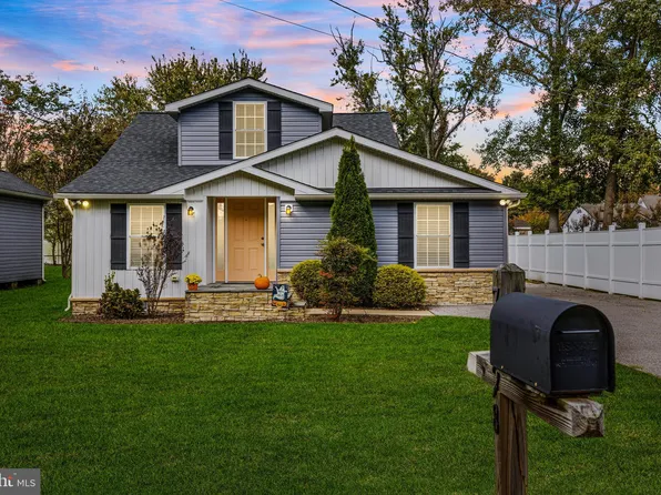 7828 Appletree Rd, Pasadena, MD 21122