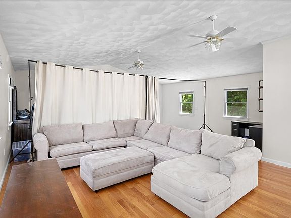 4th image of 146 Dana Ave #R