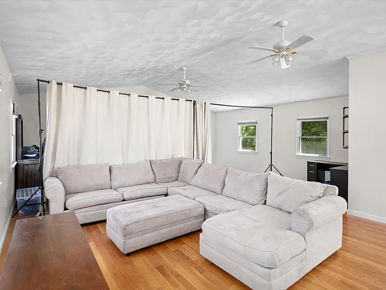146 Dana Ave #R — Photo 4