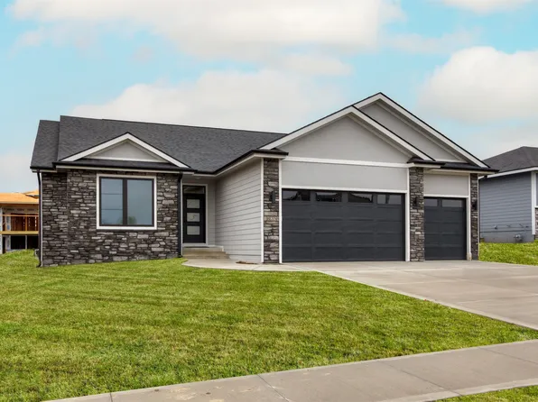 18258 Hidden Knl, Clive, IA 50325