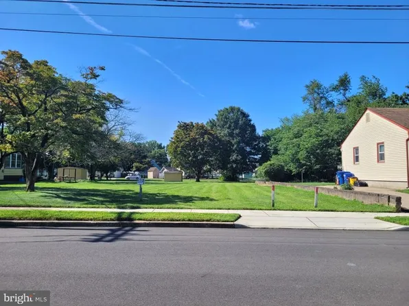 436 Wilbur Henry Dr, Florence, NJ 08518