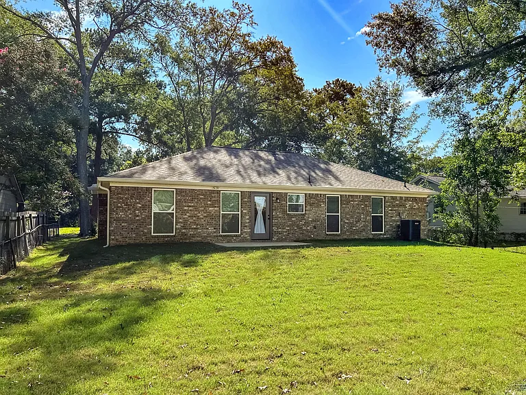 213 Pine Park Dr — Photo 11