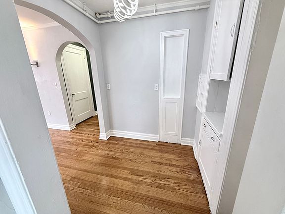 2nd image of 2420 1/2 N Robinson Ave #1