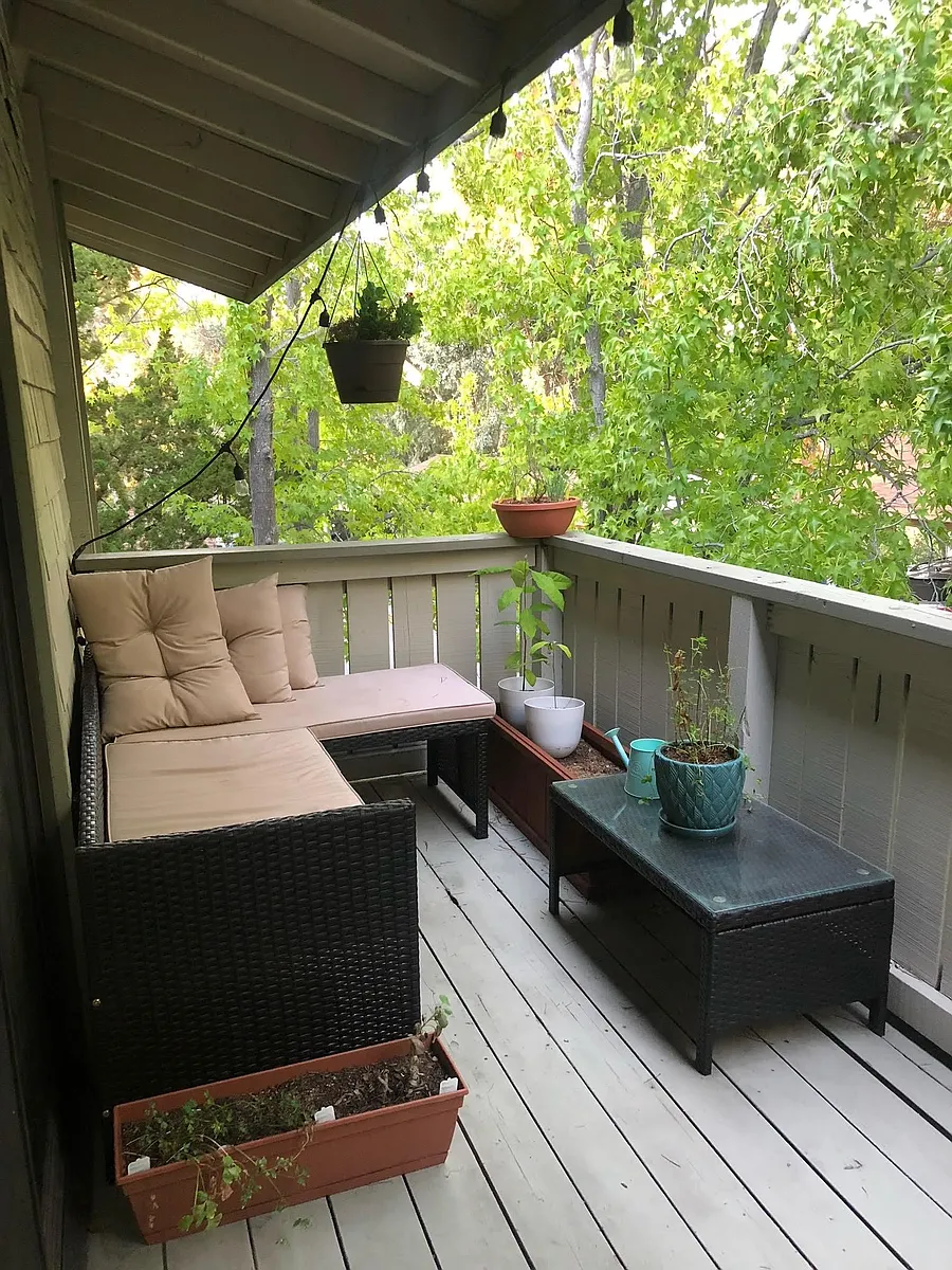 Balcony (does not come furnished). - 1493 Marchbanks Dr #4