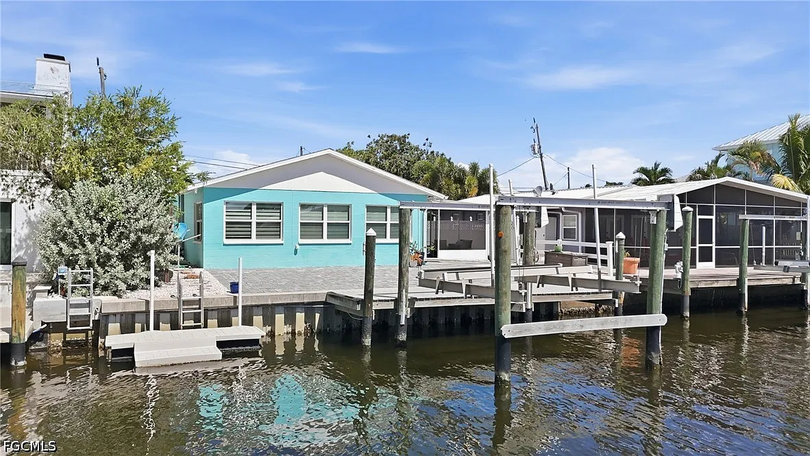 2 bed, 1.0 bath, 1040 sqft, $3,000 — Photo 1