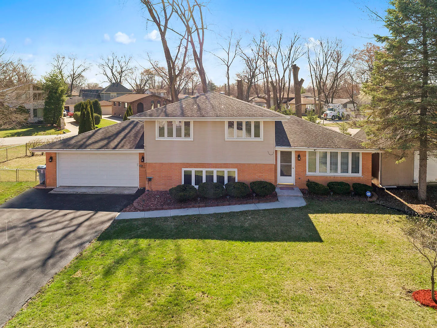 10211 Charles Ave photo 1