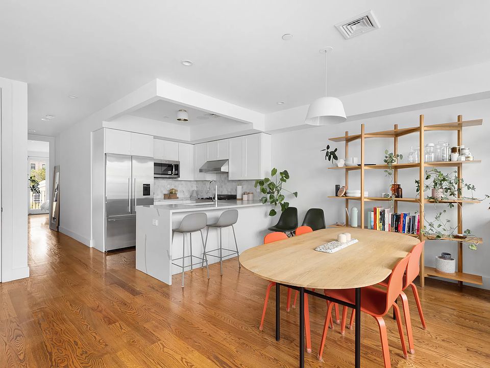1st image of 368 Gates Ave #3