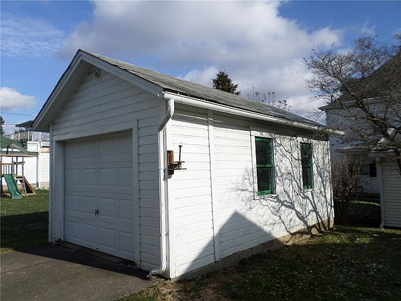 4th image of 164 Cherry St