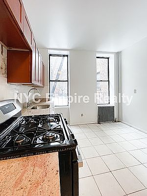 3rd image of 692 9th Ave #2B