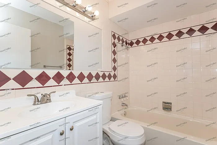 2404 Burchard Dr — Photo 10