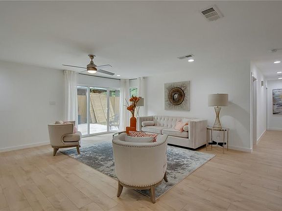 5th image of 2120 Forest Oaks Dr