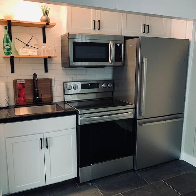 Brand new stainless full size appliances, galley kitchen