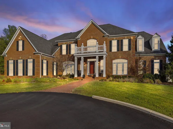 18668 Grove Church Ct, Leesburg, VA 20175