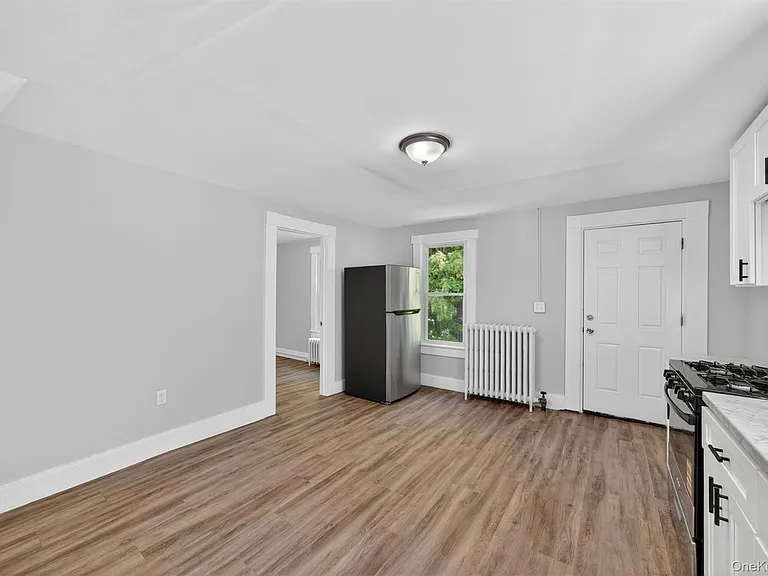 90 Montgomery St #UPPER — Photo 9