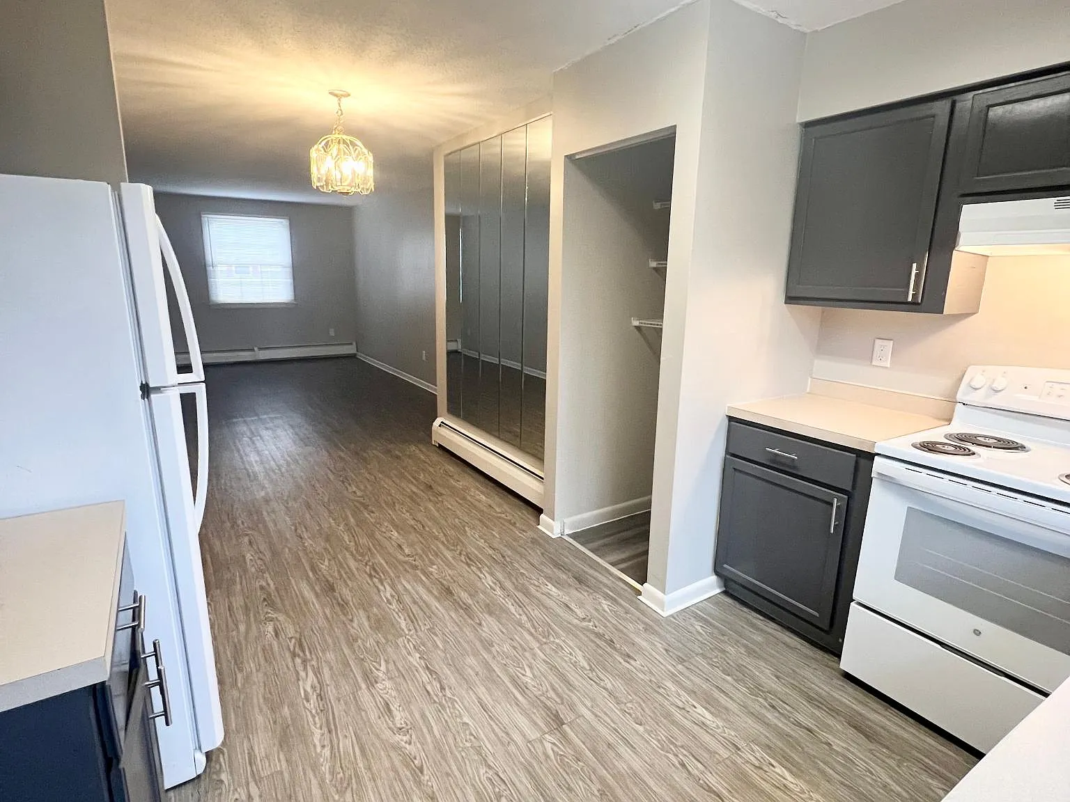 2 bed, 1.5 bath, 900 sqft, $1,700 — Photo 3