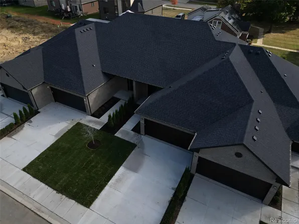 21951 Deer Brook Dr #4, Southfield, MI 48075