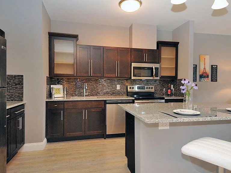 6400 Jefferson St #306 — Photo 4