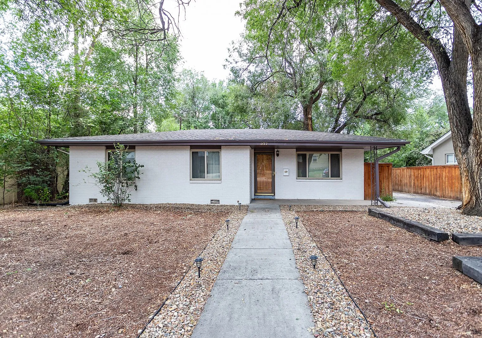 Beautiful 2-Bedroom, 2-Bath Home in Desirable Southwest Colorado Springs! — Photo 1