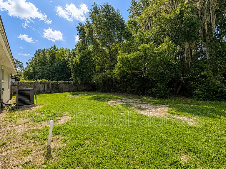 5742 Newberg Ln — Photo 15