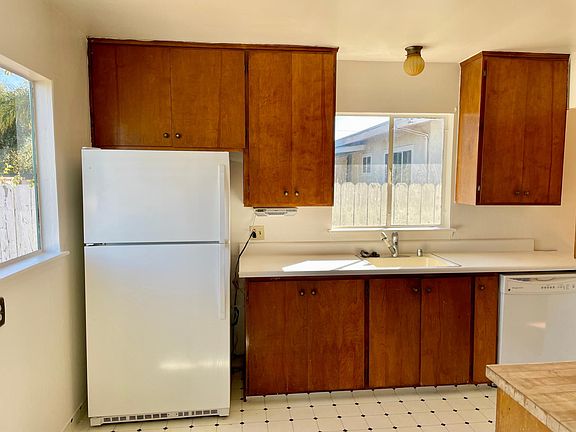 5th image of 320 E Duane Ave