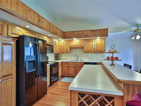 5th image of 2204 NW Summerfield Dr