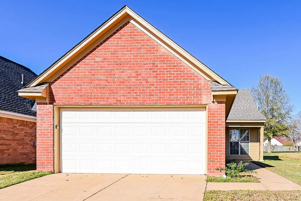 3 bed, 2.0 bath, 1688 sqft, $1,890 — Photo 1