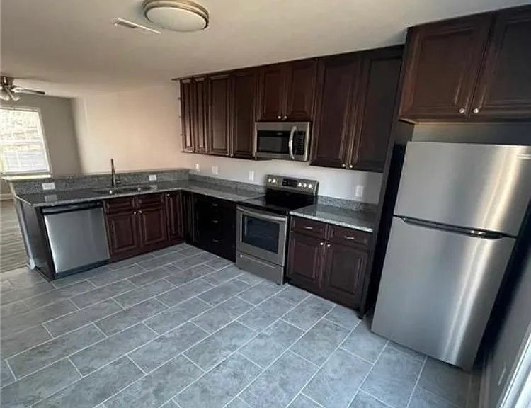 200 Franklin Ave #200 — Photo 4