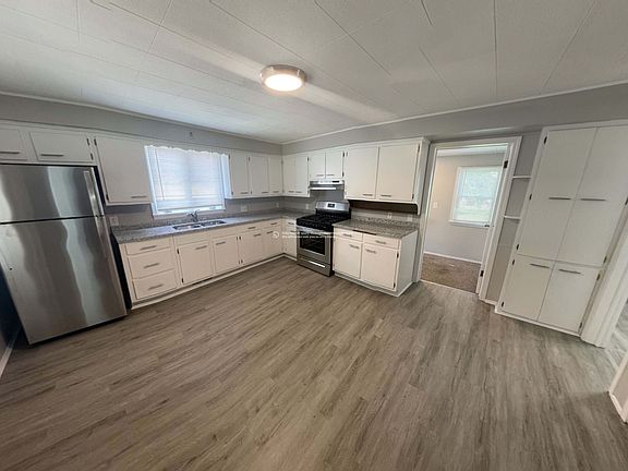 4th image of 443 W Main St