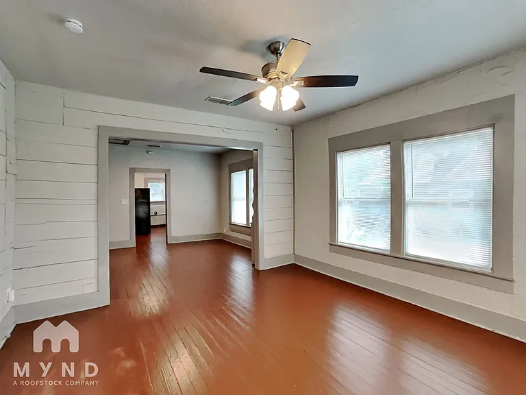 114 S Lamar St — Photo 6